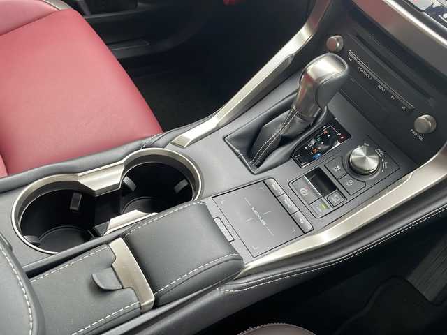 レクサス ＮＸ 300 Iパッケージ 道東・釧路十勝 2018(平30)年 8.1万km ソニッククォーツ 4WD/ワンオーナー/純正10.1インチワイドナビ/　(CD/DVD/BT)/フルセグTV/全方位モニター/バックカメラ/パワーバックドア/プリクラッシュセーフティ/レーンキープアシスト/レーダークルーズコントロール/オートハイビーム/BSM/ビルドイン2.0ETC/前席シートヒーター/前席パワーシート/ハンドルヒーター/前後コーナーセンサー/社外前ドライブレコーダー/赤レザーシート/パドルシフト/メモリシート/純正AWスタッドレスセット積込(225/65R17)/シーケンシャルウィンカー/LEDヘッドライト/LEDフォグ/ヘッドライトウォッシャー/ブレーキホールド/スペアキー/カードキー/取扱説明書/保証書