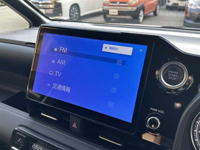 トヨタ ノア S－Z 大阪府 2022(令4)年 1.8万km ホワイトパールクリスタルシャイン ワンオーナー/快適利便パッケージ（High）/・ハンズフリーデュアルパワースライドドア【挟み込み防止機能付】/・パワーバックドア【停止位置メモリー機能】/・ナノイーX/・ステイリングヒーター/・キャプテンシート/・オットマン（シートヒーター付き）/純正10.5インチディスプレイオーディオPlus/・コネクティッドナビ対応/・TVフルセグ/CD/DVD/・HDMI/BT/AppleCarPlay/ブラインドスポットモニター【BSM】/　+安心降車アシスト（ドアオープン制御付き）【SEA】/ユニバーサルステップ/ETC2.0/前後ドライブレコーダー（TZ-DR210）/ToyotaSafetySense/・プリクラッシュセーフティー/・緊急時操舵支援/・フロントクロストラフィックアラート【FCTA】/・レーンチェンジアシスト【LCA】/・レーントレーシングアシスト【LTA】/・レーンディパーチャーアラート【LDA】/・レーダークルーズコントロール【全車速追従機能】/・アダプティブハイビームシステム【AHB】/・オートマチックハイビーム【AHB】/・ロードサインアシスト【RSA】/・ドライバー異常時対応システム/・プロアクティブドライビングアシスト【PDA】/・発進遅れ告知機能【TMN】