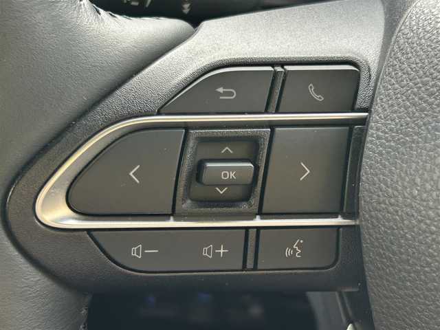 トヨタ ノア S－Z 大阪府 2022(令4)年 1.8万km ホワイトパールクリスタルシャイン ワンオーナー/快適利便パッケージ（High）/・ハンズフリーデュアルパワースライドドア【挟み込み防止機能付】/・パワーバックドア【停止位置メモリー機能】/・ナノイーX/・ステイリングヒーター/・キャプテンシート/・オットマン（シートヒーター付き）/純正10.5インチディスプレイオーディオPlus/・コネクティッドナビ対応/・TVフルセグ/CD/DVD/・HDMI/BT/AppleCarPlay/ブラインドスポットモニター【BSM】/　+安心降車アシスト（ドアオープン制御付き）【SEA】/ユニバーサルステップ/ETC2.0/前後ドライブレコーダー（TZ-DR210）/ToyotaSafetySense/・プリクラッシュセーフティー/・緊急時操舵支援/・フロントクロストラフィックアラート【FCTA】/・レーンチェンジアシスト【LCA】/・レーントレーシングアシスト【LTA】/・レーンディパーチャーアラート【LDA】/・レーダークルーズコントロール【全車速追従機能】/・アダプティブハイビームシステム【AHB】/・オートマチックハイビーム【AHB】/・ロードサインアシスト【RSA】/・ドライバー異常時対応システム/・プロアクティブドライビングアシスト【PDA】/・発進遅れ告知機能【TMN】