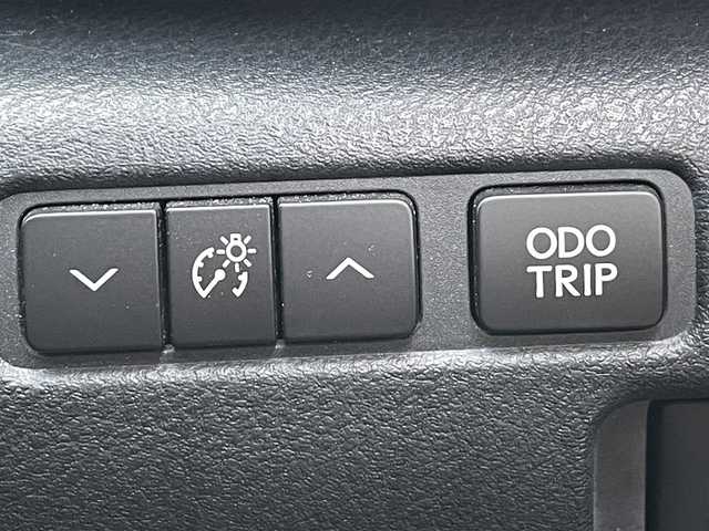 レクサス ＩＳ 300h 愛知県 2014(平26)年 11.8万km ホワイトパールクリスタルシャイン /禁煙車//メーカーメモリーナビ//フルセグTV/USB/BT/SD/SDREC/CD/DVD//バックカメラ//ETC//プッシュスタート//スマートキー//前方ドライブレコーダー//オートLEDヘッドライト//フォグランプ//革巻きステアリング//ステアリングスイッチ//電動ステアリングチルト＆テレスコピック機構//パドルシフト//クルーズコントロール//シートヒーター//ハーフレザーシート//パワーシート//横滑り防止//衝突軽減システム//オートワイパー//純正ドアバイザー//純正フロアマット//ドアカーテシランプ//ウィンカーミラー//バニティランプ付バイザー//ISOFIX//リヤスモークフィルム//純正17インチアルミホイール