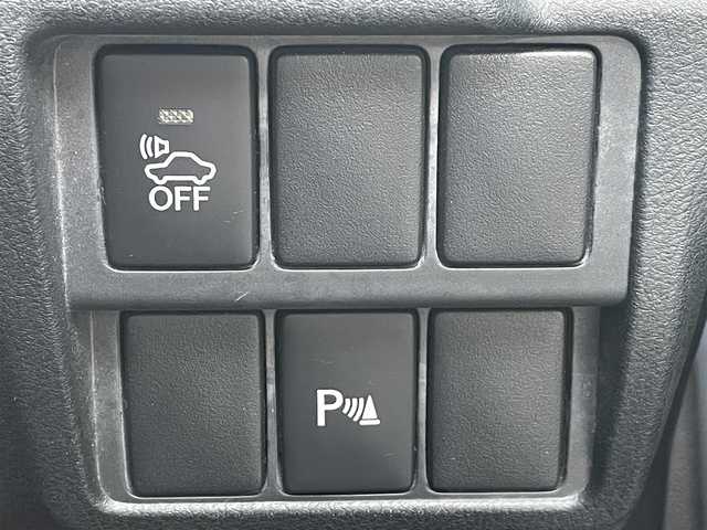 レクサス ＩＳ 300h 愛知県 2014(平26)年 11.8万km ホワイトパールクリスタルシャイン /禁煙車//メーカーメモリーナビ//フルセグTV/USB/BT/SD/SDREC/CD/DVD//バックカメラ//ETC//プッシュスタート//スマートキー//前方ドライブレコーダー//オートLEDヘッドライト//フォグランプ//革巻きステアリング//ステアリングスイッチ//電動ステアリングチルト＆テレスコピック機構//パドルシフト//クルーズコントロール//シートヒーター//ハーフレザーシート//パワーシート//横滑り防止//衝突軽減システム//オートワイパー//純正ドアバイザー//純正フロアマット//ドアカーテシランプ//ウィンカーミラー//バニティランプ付バイザー//ISOFIX//リヤスモークフィルム//純正17インチアルミホイール