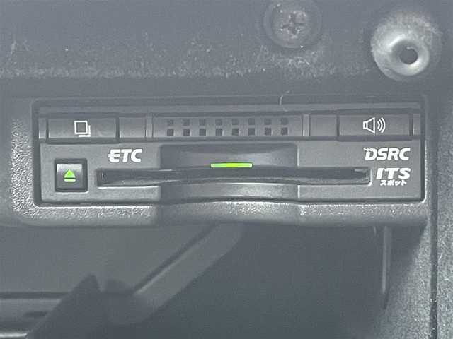 レクサス ＩＳ 300h 愛知県 2014(平26)年 11.8万km ホワイトパールクリスタルシャイン /禁煙車//メーカーメモリーナビ//フルセグTV/USB/BT/SD/SDREC/CD/DVD//バックカメラ//ETC//プッシュスタート//スマートキー//前方ドライブレコーダー//オートLEDヘッドライト//フォグランプ//革巻きステアリング//ステアリングスイッチ//電動ステアリングチルト＆テレスコピック機構//パドルシフト//クルーズコントロール//シートヒーター//ハーフレザーシート//パワーシート//横滑り防止//衝突軽減システム//オートワイパー//純正ドアバイザー//純正フロアマット//ドアカーテシランプ//ウィンカーミラー//バニティランプ付バイザー//ISOFIX//リヤスモークフィルム//純正17インチアルミホイール