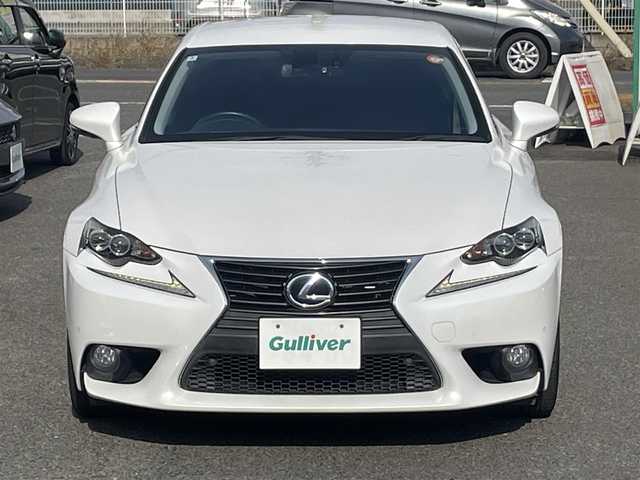 レクサス ＩＳ 300h 愛知県 2014(平26)年 11.8万km ホワイトパールクリスタルシャイン /禁煙車//メーカーメモリーナビ//フルセグTV/USB/BT/SD/SDREC/CD/DVD//バックカメラ//ETC//プッシュスタート//スマートキー//前方ドライブレコーダー//オートLEDヘッドライト//フォグランプ//革巻きステアリング//ステアリングスイッチ//電動ステアリングチルト＆テレスコピック機構//パドルシフト//クルーズコントロール//シートヒーター//ハーフレザーシート//パワーシート//横滑り防止//衝突軽減システム//オートワイパー//純正ドアバイザー//純正フロアマット//ドアカーテシランプ//ウィンカーミラー//バニティランプ付バイザー//ISOFIX//リヤスモークフィルム//純正17インチアルミホイール