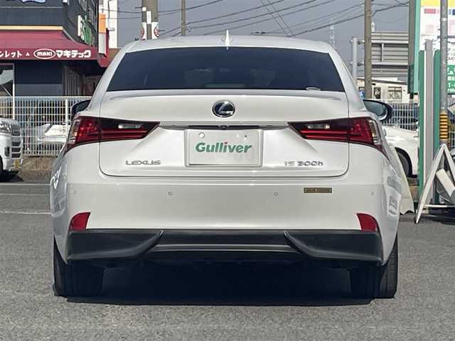 レクサス ＩＳ 300h 愛知県 2014(平26)年 11.8万km ホワイトパールクリスタルシャイン /禁煙車//メーカーメモリーナビ//フルセグTV/USB/BT/SD/SDREC/CD/DVD//バックカメラ//ETC//プッシュスタート//スマートキー//前方ドライブレコーダー//オートLEDヘッドライト//フォグランプ//革巻きステアリング//ステアリングスイッチ//電動ステアリングチルト＆テレスコピック機構//パドルシフト//クルーズコントロール//シートヒーター//ハーフレザーシート//パワーシート//横滑り防止//衝突軽減システム//オートワイパー//純正ドアバイザー//純正フロアマット//ドアカーテシランプ//ウィンカーミラー//バニティランプ付バイザー//ISOFIX//リヤスモークフィルム//純正17インチアルミホイール