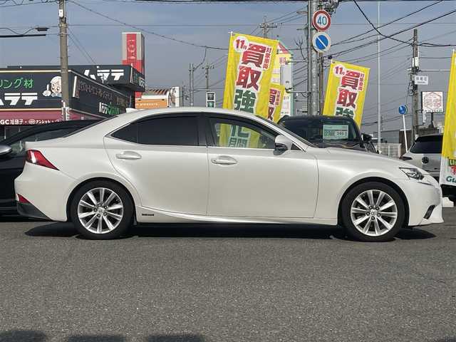 レクサス ＩＳ 300h 愛知県 2014(平26)年 11.8万km ホワイトパールクリスタルシャイン /禁煙車//メーカーメモリーナビ//フルセグTV/USB/BT/SD/SDREC/CD/DVD//バックカメラ//ETC//プッシュスタート//スマートキー//前方ドライブレコーダー//オートLEDヘッドライト//フォグランプ//革巻きステアリング//ステアリングスイッチ//電動ステアリングチルト＆テレスコピック機構//パドルシフト//クルーズコントロール//シートヒーター//ハーフレザーシート//パワーシート//横滑り防止//衝突軽減システム//オートワイパー//純正ドアバイザー//純正フロアマット//ドアカーテシランプ//ウィンカーミラー//バニティランプ付バイザー//ISOFIX//リヤスモークフィルム//純正17インチアルミホイール