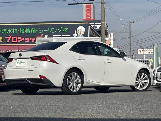 レクサス ＩＳ 300h 愛知県 2014(平26)年 11.8万km ホワイトパールクリスタルシャイン /禁煙車//メーカーメモリーナビ//フルセグTV/USB/BT/SD/SDREC/CD/DVD//バックカメラ//ETC//プッシュスタート//スマートキー//前方ドライブレコーダー//オートLEDヘッドライト//フォグランプ//革巻きステアリング//ステアリングスイッチ//電動ステアリングチルト＆テレスコピック機構//パドルシフト//クルーズコントロール//シートヒーター//ハーフレザーシート//パワーシート//横滑り防止//衝突軽減システム//オートワイパー//純正ドアバイザー//純正フロアマット//ドアカーテシランプ//ウィンカーミラー//バニティランプ付バイザー//ISOFIX//リヤスモークフィルム//純正17インチアルミホイール