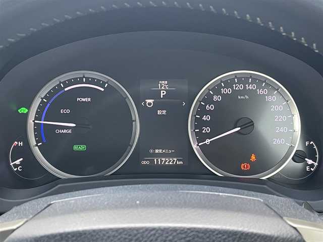 レクサス ＩＳ 300h 愛知県 2014(平26)年 11.8万km ホワイトパールクリスタルシャイン /禁煙車//メーカーメモリーナビ//フルセグTV/USB/BT/SD/SDREC/CD/DVD//バックカメラ//ETC//プッシュスタート//スマートキー//前方ドライブレコーダー//オートLEDヘッドライト//フォグランプ//革巻きステアリング//ステアリングスイッチ//電動ステアリングチルト＆テレスコピック機構//パドルシフト//クルーズコントロール//シートヒーター//ハーフレザーシート//パワーシート//横滑り防止//衝突軽減システム//オートワイパー//純正ドアバイザー//純正フロアマット//ドアカーテシランプ//ウィンカーミラー//バニティランプ付バイザー//ISOFIX//リヤスモークフィルム//純正17インチアルミホイール