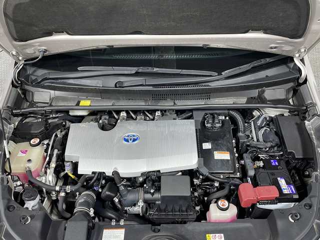 トヨタ プリウス A 沖縄県 2017(平29)年 3.6万km スティールブロンドM 県外仕入れ　/禁煙車　/社外９インチナビ[X9V]　/（フルセグＴＶ　ＣＤ　ＤＶＤ　Ｂｌｕｅｔｏｏｔｈ）/バックカメラ/ブラインドスポットモニター　/ヘッドアップディスプレイ/ビルトインＥＴＣ　/前方ドライブレコーダー　/Toyota Safety Sense/・プリクラッシュセーフティセンス/・レーンディパーチャーアラート/・オートマチックハイビーム/ステアリングスイッチ/LEDヘッドライト/スマートキー