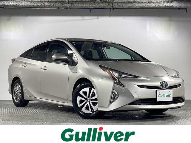 トヨタ プリウス A 沖縄県 2017(平29)年 3.6万km スティールブロンドM 県外仕入れ　/禁煙車　/社外９インチナビ[X9V]　/（フルセグＴＶ　ＣＤ　ＤＶＤ　Ｂｌｕｅｔｏｏｔｈ）/バックカメラ/ブラインドスポットモニター　/ヘッドアップディスプレイ/ビルトインＥＴＣ　/前方ドライブレコーダー　/Toyota Safety Sense/・プリクラッシュセーフティセンス/・レーンディパーチャーアラート/・オートマチックハイビーム/ステアリングスイッチ/LEDヘッドライト/スマートキー