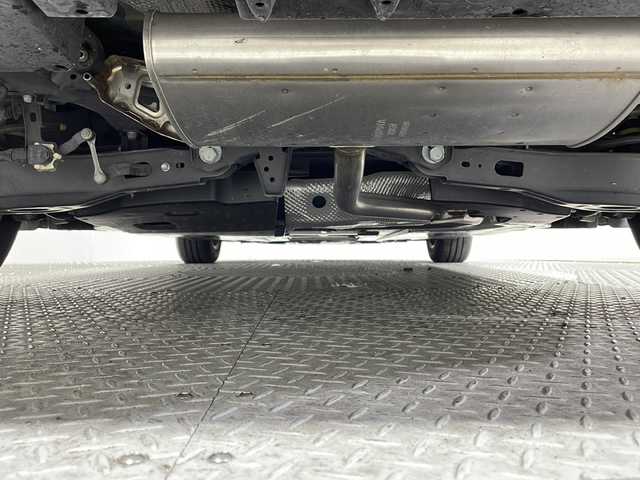 トヨタ プリウス A 沖縄県 2017(平29)年 3.6万km スティールブロンドM 県外仕入れ　/禁煙車　/社外９インチナビ[X9V]　/（フルセグＴＶ　ＣＤ　ＤＶＤ　Ｂｌｕｅｔｏｏｔｈ）/バックカメラ/ブラインドスポットモニター　/ヘッドアップディスプレイ/ビルトインＥＴＣ　/前方ドライブレコーダー　/Toyota Safety Sense/・プリクラッシュセーフティセンス/・レーンディパーチャーアラート/・オートマチックハイビーム/ステアリングスイッチ/LEDヘッドライト/スマートキー