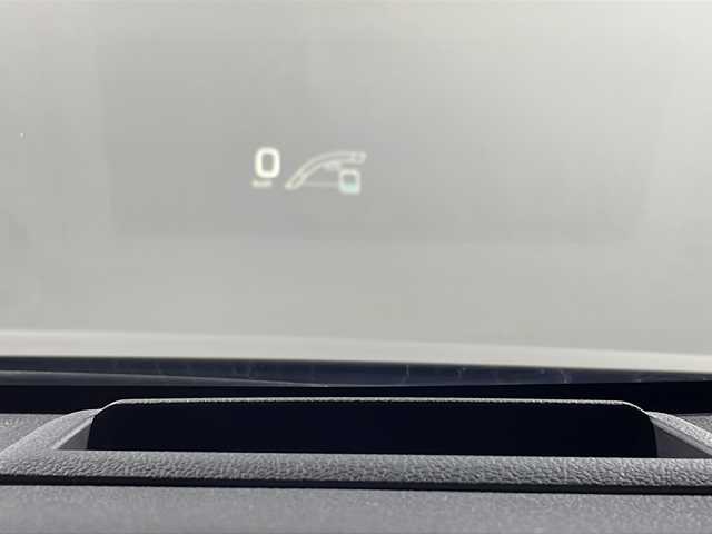 トヨタ プリウス A 沖縄県 2017(平29)年 3.6万km スティールブロンドM 県外仕入れ　/禁煙車　/社外９インチナビ[X9V]　/（フルセグＴＶ　ＣＤ　ＤＶＤ　Ｂｌｕｅｔｏｏｔｈ）/バックカメラ/ブラインドスポットモニター　/ヘッドアップディスプレイ/ビルトインＥＴＣ　/前方ドライブレコーダー　/Toyota Safety Sense/・プリクラッシュセーフティセンス/・レーンディパーチャーアラート/・オートマチックハイビーム/ステアリングスイッチ/LEDヘッドライト/スマートキー