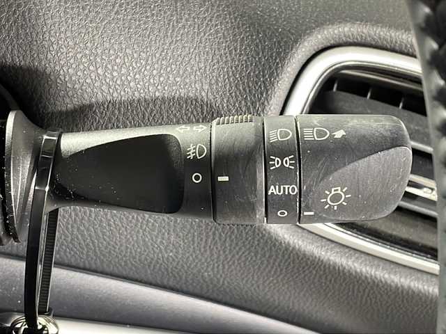 トヨタ プリウス A 沖縄県 2017(平29)年 3.6万km スティールブロンドM 県外仕入れ　/禁煙車　/社外９インチナビ[X9V]　/（フルセグＴＶ　ＣＤ　ＤＶＤ　Ｂｌｕｅｔｏｏｔｈ）/バックカメラ/ブラインドスポットモニター　/ヘッドアップディスプレイ/ビルトインＥＴＣ　/前方ドライブレコーダー　/Toyota Safety Sense/・プリクラッシュセーフティセンス/・レーンディパーチャーアラート/・オートマチックハイビーム/ステアリングスイッチ/LEDヘッドライト/スマートキー