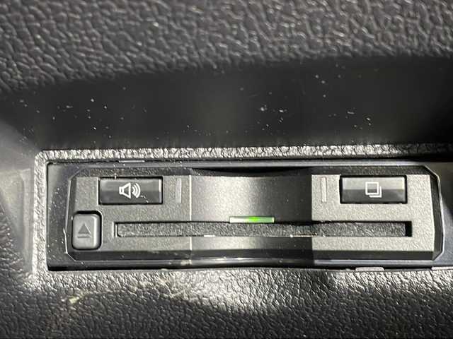 トヨタ プリウス A 沖縄県 2017(平29)年 3.6万km スティールブロンドM 県外仕入れ　/禁煙車　/社外９インチナビ[X9V]　/（フルセグＴＶ　ＣＤ　ＤＶＤ　Ｂｌｕｅｔｏｏｔｈ）/バックカメラ/ブラインドスポットモニター　/ヘッドアップディスプレイ/ビルトインＥＴＣ　/前方ドライブレコーダー　/Toyota Safety Sense/・プリクラッシュセーフティセンス/・レーンディパーチャーアラート/・オートマチックハイビーム/ステアリングスイッチ/LEDヘッドライト/スマートキー