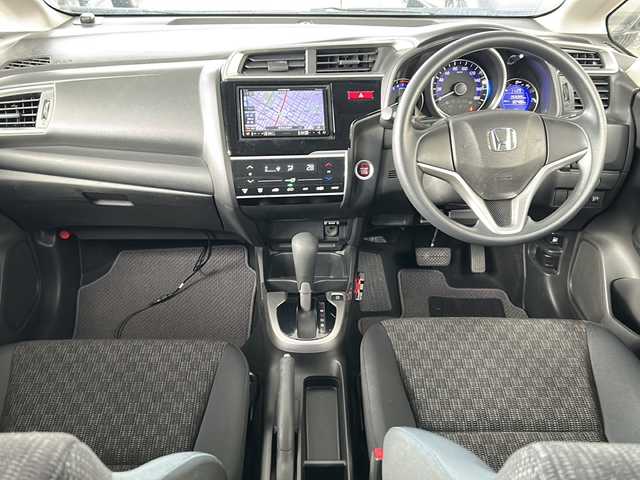 ホンダ フィット 13G Fパッケージ 岐阜県 2016(平28)年 6万km プレミアムホワイトパールⅡ /社外メモリナビ(AVIC-RZ33)/(USB/SD/TV/DVD/CD)//バックカメラ//前方ドライブレコーダー//ＥＴＣ//ＬＥＤヘッドライト//スマートキー//スペアキーx1//フロアマット//ＥＣＯＮ
