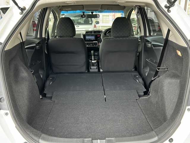 ホンダ フィット 13G Fパッケージ 岐阜県 2016(平28)年 6万km プレミアムホワイトパールⅡ /社外メモリナビ(AVIC-RZ33)/(USB/SD/TV/DVD/CD)//バックカメラ//前方ドライブレコーダー//ＥＴＣ//ＬＥＤヘッドライト//スマートキー//スペアキーx1//フロアマット//ＥＣＯＮ