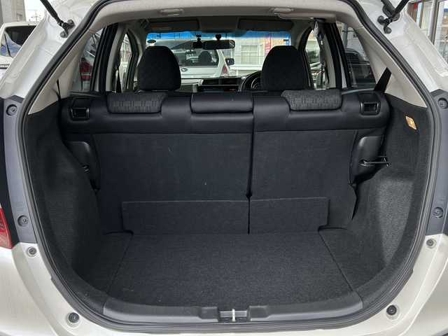 ホンダ フィット 13G Fパッケージ 岐阜県 2016(平28)年 6万km プレミアムホワイトパールⅡ /社外メモリナビ(AVIC-RZ33)/(USB/SD/TV/DVD/CD)//バックカメラ//前方ドライブレコーダー//ＥＴＣ//ＬＥＤヘッドライト//スマートキー//スペアキーx1//フロアマット//ＥＣＯＮ