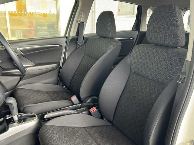 ホンダ フィット 13G Fパッケージ 岐阜県 2016(平28)年 6万km プレミアムホワイトパールⅡ /社外メモリナビ(AVIC-RZ33)/(USB/SD/TV/DVD/CD)//バックカメラ//前方ドライブレコーダー//ＥＴＣ//ＬＥＤヘッドライト//スマートキー//スペアキーx1//フロアマット//ＥＣＯＮ