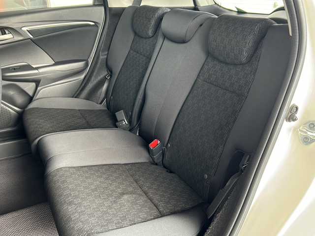 ホンダ フィット 13G Fパッケージ 岐阜県 2016(平28)年 6万km プレミアムホワイトパールⅡ /社外メモリナビ(AVIC-RZ33)/(USB/SD/TV/DVD/CD)//バックカメラ//前方ドライブレコーダー//ＥＴＣ//ＬＥＤヘッドライト//スマートキー//スペアキーx1//フロアマット//ＥＣＯＮ