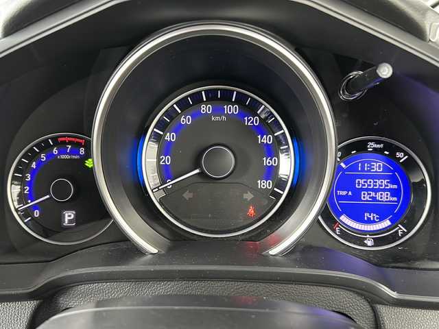 ホンダ フィット 13G Fパッケージ 岐阜県 2016(平28)年 6万km プレミアムホワイトパールⅡ /社外メモリナビ(AVIC-RZ33)/(USB/SD/TV/DVD/CD)//バックカメラ//前方ドライブレコーダー//ＥＴＣ//ＬＥＤヘッドライト//スマートキー//スペアキーx1//フロアマット//ＥＣＯＮ