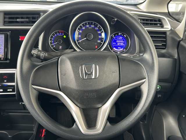 ホンダ フィット 13G Fパッケージ 岐阜県 2016(平28)年 6万km プレミアムホワイトパールⅡ /社外メモリナビ(AVIC-RZ33)/(USB/SD/TV/DVD/CD)//バックカメラ//前方ドライブレコーダー//ＥＴＣ//ＬＥＤヘッドライト//スマートキー//スペアキーx1//フロアマット//ＥＣＯＮ