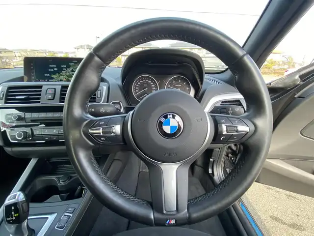 ＢＭＷ １１８ｄ Mスポーツ 福岡県 2017(平29)年 3.1万km 黒 ・クルーズコントロール/・純正HDDナビ/USB/Bluetooth/CD/DVD/AUX/・社外ドライブレコーダー/・ETC/・純正17AW/・プッシュスタート/・スマートキー/・LEDライト/・オートライト/・保証書/・取扱説明書