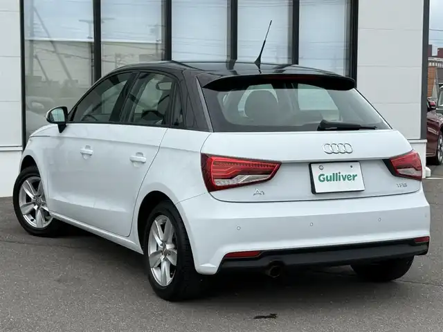 アウディ Ａ１ SB 1．0TFSI 道南・函館 2016(平28)年 5.4万km グレイシアホワイトメタリック 純正ナビ/衝突軽減ブレーキ/夏冬タイヤ/コーナーセンサー/フルセグＴＶ/アイドリングストップ/オートライト/プッシュスタート/ＨＩＤヘッドライト/横滑り防止装置/ＥＴＣ