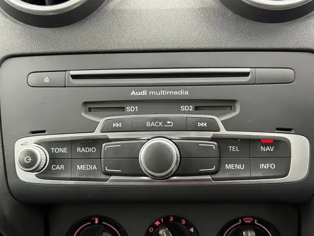 アウディ Ａ１ SB 1．0TFSI 道南・函館 2016(平28)年 5.4万km グレイシアホワイトメタリック 純正ナビ/衝突軽減ブレーキ/夏冬タイヤ/コーナーセンサー/フルセグＴＶ/アイドリングストップ/オートライト/プッシュスタート/ＨＩＤヘッドライト/横滑り防止装置/ＥＴＣ