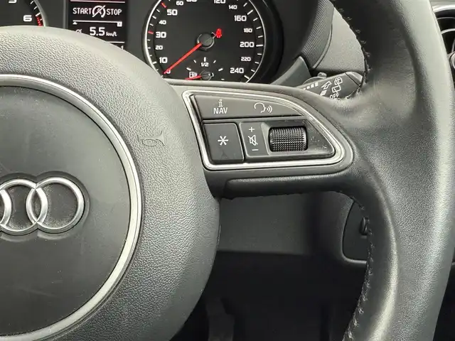 アウディ Ａ１ SB 1．0TFSI 道南・函館 2016(平28)年 5.4万km グレイシアホワイトメタリック 純正ナビ/衝突軽減ブレーキ/夏冬タイヤ/コーナーセンサー/フルセグＴＶ/アイドリングストップ/オートライト/プッシュスタート/ＨＩＤヘッドライト/横滑り防止装置/ＥＴＣ