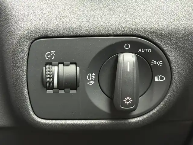 アウディ Ａ１ SB 1．0TFSI 道南・函館 2016(平28)年 5.4万km グレイシアホワイトメタリック 純正ナビ/衝突軽減ブレーキ/夏冬タイヤ/コーナーセンサー/フルセグＴＶ/アイドリングストップ/オートライト/プッシュスタート/ＨＩＤヘッドライト/横滑り防止装置/ＥＴＣ