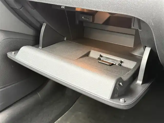 アウディ Ａ１ SB 1．0TFSI 道南・函館 2016(平28)年 5.4万km グレイシアホワイトメタリック 純正ナビ/衝突軽減ブレーキ/夏冬タイヤ/コーナーセンサー/フルセグＴＶ/アイドリングストップ/オートライト/プッシュスタート/ＨＩＤヘッドライト/横滑り防止装置/ＥＴＣ
