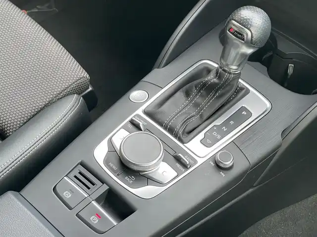 アウディ Ａ３ SB 30TFSI スポーツ 山梨県 2020(令2)年 2.8万km グレイシアホワイトメタリック 純正MMIナビ/フルセグ/Bluetooth/バックカメラ/バーチャルコックピット/パドルシフト/ACC/Audiプレセンス/Audiサイドアシスト/半革/シートヒーター /運転席パワーシート/LEDヘッドライト/ETC