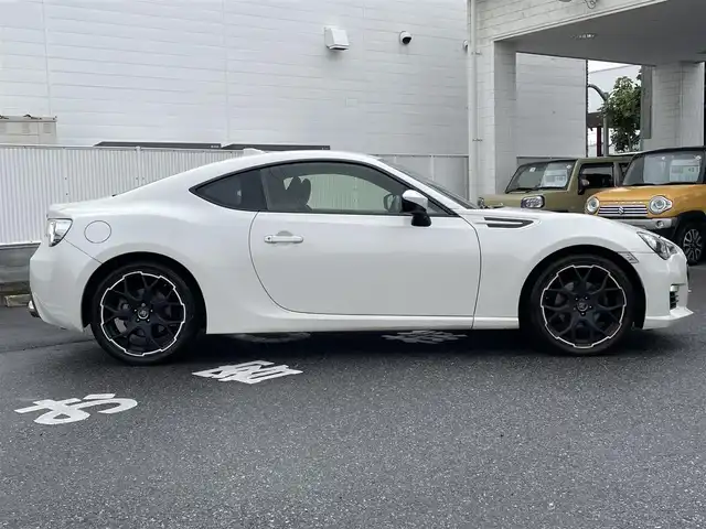 スバル ＢＲＺ R 群馬県 2016(平28)年 9万km クリスタルホワイトP 純正メモリナビゲーション/（CD/SD/BT/フルセグTV）/バックカメラ/キセノンライト/ETC/キーレスキー/純正フロアマット/社外18インチアルミホイール