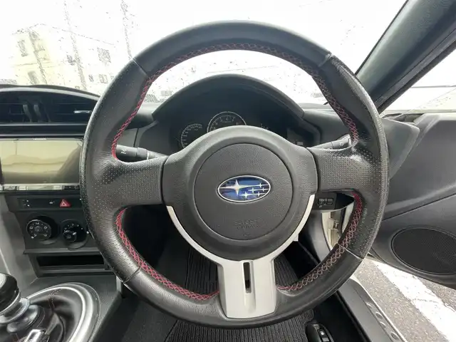 スバル ＢＲＺ R 群馬県 2016(平28)年 9万km クリスタルホワイトP 純正メモリナビゲーション/（CD/SD/BT/フルセグTV）/バックカメラ/キセノンライト/ETC/キーレスキー/純正フロアマット/社外18インチアルミホイール