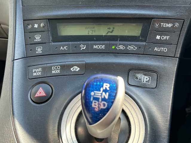 トヨタ プリウス S 鹿児島県 2010(平22)年 17.9万km スーパーホワイトⅡ セーフティセンス/社外ナビ/　　CD/DVD/BT/ワンセグ/バックカメラ/社外15インチアルミホイール/ステアリングスイッチ/アイドリングストップ/ISOFIX/スマートキー/ETC