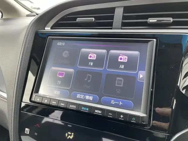 ホンダ シャトル ハイブリッド X ホンダセンシング 千葉県 2019(令1)年 6.8万km プラチナホワイトパール ホンダセンシング/・衝突軽減ブレーキ/・レーンキープアシスト/・標識認識機能/・オートマチックハイビーム/・アダプティブクルーズコントロール/純正8インチSDナビ【VXM-195VFEi】/・CD/DVD/Bluetooth/フルセグ/バックカメラ/ハーフレザーシート/前席シートヒーター/スマートキー/パドルシフト/純正LEDヘッドライト/LEDフォグランプ/ビルトインETC/社外ドライブレコーダー/純正15インチアルミホイール/本革巻きステアリング/ドアバイザー/サイド＆カーテンエアバッグ/新車時保証書＆取扱説明書