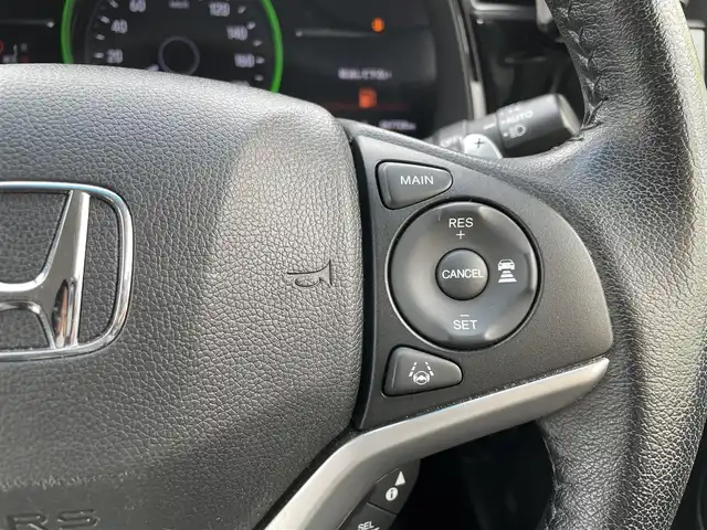 ホンダ シャトル ハイブリッド X ホンダセンシング 千葉県 2019(令1)年 6.8万km プラチナホワイトパール ホンダセンシング/・衝突軽減ブレーキ/・レーンキープアシスト/・標識認識機能/・オートマチックハイビーム/・アダプティブクルーズコントロール/純正8インチSDナビ【VXM-195VFEi】/・CD/DVD/Bluetooth/フルセグ/バックカメラ/ハーフレザーシート/前席シートヒーター/スマートキー/パドルシフト/純正LEDヘッドライト/LEDフォグランプ/ビルトインETC/社外ドライブレコーダー/純正15インチアルミホイール/本革巻きステアリング/ドアバイザー/サイド＆カーテンエアバッグ/新車時保証書＆取扱説明書