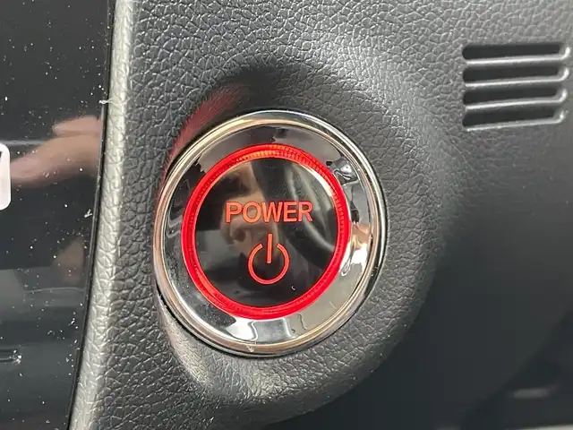 ホンダ シャトル ハイブリッド X ホンダセンシング 千葉県 2019(令1)年 6.8万km プラチナホワイトパール ホンダセンシング/・衝突軽減ブレーキ/・レーンキープアシスト/・標識認識機能/・オートマチックハイビーム/・アダプティブクルーズコントロール/純正8インチSDナビ【VXM-195VFEi】/・CD/DVD/Bluetooth/フルセグ/バックカメラ/ハーフレザーシート/前席シートヒーター/スマートキー/パドルシフト/純正LEDヘッドライト/LEDフォグランプ/ビルトインETC/社外ドライブレコーダー/純正15インチアルミホイール/本革巻きステアリング/ドアバイザー/サイド＆カーテンエアバッグ/新車時保証書＆取扱説明書