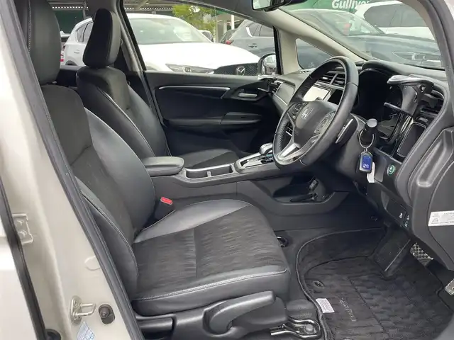 ホンダ シャトル ハイブリッド X ホンダセンシング 千葉県 2019(令1)年 6.8万km プラチナホワイトパール ホンダセンシング/・衝突軽減ブレーキ/・レーンキープアシスト/・標識認識機能/・オートマチックハイビーム/・アダプティブクルーズコントロール/純正8インチSDナビ【VXM-195VFEi】/・CD/DVD/Bluetooth/フルセグ/バックカメラ/ハーフレザーシート/前席シートヒーター/スマートキー/パドルシフト/純正LEDヘッドライト/LEDフォグランプ/ビルトインETC/社外ドライブレコーダー/純正15インチアルミホイール/本革巻きステアリング/ドアバイザー/サイド＆カーテンエアバッグ/新車時保証書＆取扱説明書