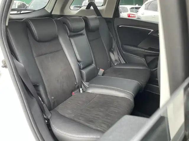 ホンダ シャトル ハイブリッド X ホンダセンシング 千葉県 2019(令1)年 6.8万km プラチナホワイトパール ホンダセンシング/・衝突軽減ブレーキ/・レーンキープアシスト/・標識認識機能/・オートマチックハイビーム/・アダプティブクルーズコントロール/純正8インチSDナビ【VXM-195VFEi】/・CD/DVD/Bluetooth/フルセグ/バックカメラ/ハーフレザーシート/前席シートヒーター/スマートキー/パドルシフト/純正LEDヘッドライト/LEDフォグランプ/ビルトインETC/社外ドライブレコーダー/純正15インチアルミホイール/本革巻きステアリング/ドアバイザー/サイド＆カーテンエアバッグ/新車時保証書＆取扱説明書