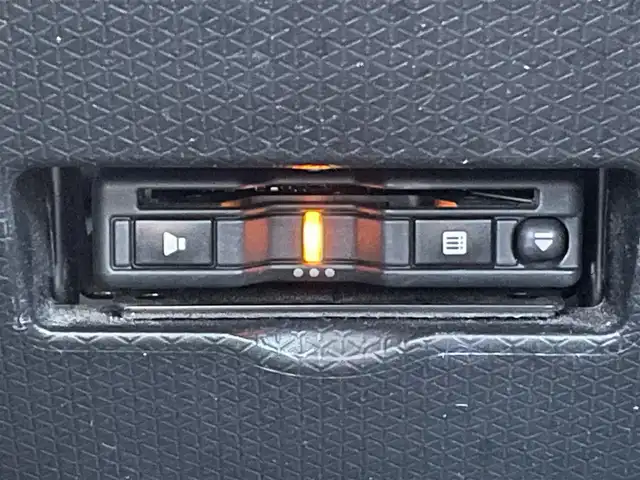 ダイハツ タント X 山梨県 2019(令1)年 6.1万km シャイニングホワイトパール スマートアシスト　/純正ナビ　/フルセグ　/テレビキャンセラー　/Bluetooth/CD/DVD　/Bカメラ　/ナビ連動ドラレコ　/ETC　/片側パワースライドドア/コーナーセンサー　/オートライト　/純正タイヤ車載/スペアキー