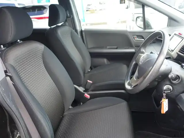 ホンダ フリード スパイク ハイブリット 静岡県 2013(平25)年 12.8万km プレミアムブラキッシュパール ワンオーナー/禁煙車/社外carrozzeriaナビ（AVIC-MRZ07)/　CD/DVD/BT/ワンセグTV/SD/社外ETC/純正フロアマット/純正ドアバイザー/リモコンキー/スペアキー1個/取扱説明書/保証書