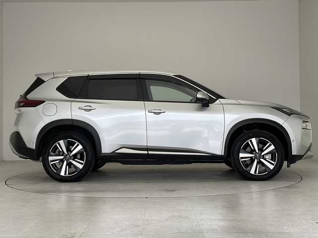 日産 エクストレイル G e－4ORCE 愛知県 2023(令5)年 1.5万km ブリリアントシルバー 衝突軽減システム/プロパイロット/純正12.3型ディズプレイオーディオ/全方位カメラ/クルーズコントロール/シートヒーター/フルセグ/Bluetooth/バックカメラ/電動リアゲート/パワーシート/コーナーセンサー/ヘッドアップディスプレイ/純正アルミホイール/ETC2.0/ブラインドスポットモニター/LEDヘッドライト/オートライト/置くだけ充電機/ステアリングスイッチ/スマートキー/プッシュスタート