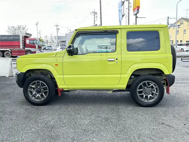 スズキ ジムニー XC 埼玉県 2020(令2)年 2万km キネティックイエロー ・ディーラー点検記録簿R2~R6/・ワンオーナー/・社外ナビ（DISC/SD/TV/BT/USB）/・ステアリングスイッチ/・革巻きステアリング/・クルーズコントロール/・横滑り防止装置/・ヒルディセントコントロール/・衝突被害軽減システム/・レーンアシスト/・ヘッドライトウォッシャー/・オートライト/・LEDヘッドライト/・フォグライト/・純正フロアマット/・純正16インチアルミホイール/・ドアバイザー/・純正マッドフラップ/・電動格納ミラー/・ウィンカーミラー/・プッシュスタート/・スマートキー/・スペアキー×１
