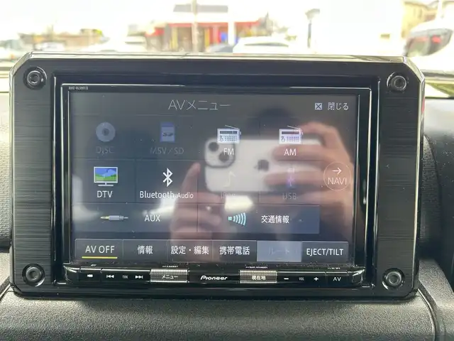 スズキ ジムニー XC 埼玉県 2020(令2)年 2万km キネティックイエロー ・ディーラー点検記録簿R2~R6/・ワンオーナー/・社外ナビ（DISC/SD/TV/BT/USB）/・ステアリングスイッチ/・革巻きステアリング/・クルーズコントロール/・横滑り防止装置/・ヒルディセントコントロール/・衝突被害軽減システム/・レーンアシスト/・ヘッドライトウォッシャー/・オートライト/・LEDヘッドライト/・フォグライト/・純正フロアマット/・純正16インチアルミホイール/・ドアバイザー/・純正マッドフラップ/・電動格納ミラー/・ウィンカーミラー/・プッシュスタート/・スマートキー/・スペアキー×１