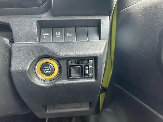 スズキ ジムニー XC 埼玉県 2020(令2)年 2万km キネティックイエロー ・ディーラー点検記録簿R2~R6/・ワンオーナー/・社外ナビ（DISC/SD/TV/BT/USB）/・ステアリングスイッチ/・革巻きステアリング/・クルーズコントロール/・横滑り防止装置/・ヒルディセントコントロール/・衝突被害軽減システム/・レーンアシスト/・ヘッドライトウォッシャー/・オートライト/・LEDヘッドライト/・フォグライト/・純正フロアマット/・純正16インチアルミホイール/・ドアバイザー/・純正マッドフラップ/・電動格納ミラー/・ウィンカーミラー/・プッシュスタート/・スマートキー/・スペアキー×１