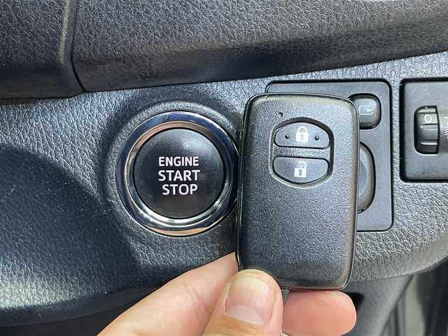 トヨタ ヴィッツ F 岩手県 2018(平30)年 11万km ブラックマイカ ・４WD/・社外ナビ/・ETC/・バックカメラ/・トヨタセーフティセンス/・衝突軽減ブレーキ/・レーンキープアシスト/・オートハイビーム/・プッシュスタート/・エンジンスターター/・社外14インチ