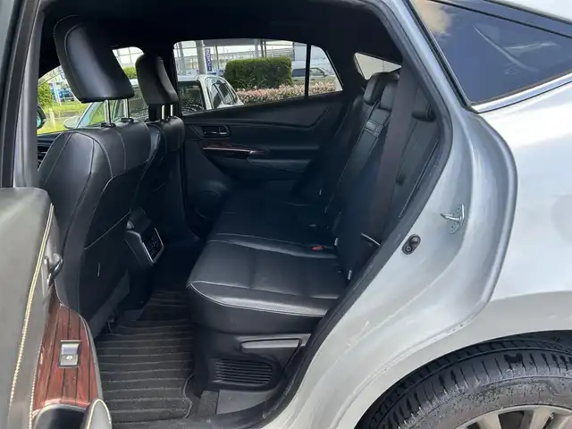 トヨタ ハリアー プレミアム アドバンスドP 宮城県 2014(平26)年 12.1万km ホワイトパールクリスタルシャイン ・ワンオーナー/・純正ナビ/（フルセグTV/CD/DVD/ブルーレイ/Bluetooth/AUX/USB）/・ドライブレコーダー/（CS-91FH)/・木目調パネル/・アイドリングストップ/・レーダークルーズコントロール/・前後コーナーセンサー/・ICS/・トラクションコントロール/・革ステアリング/・ステアリングスイッチ/・MTモード/・革シート/・前席シートヒーター/・D席メモリーシート/・電動リアゲート/・電動格納ミラー/・LEDライト/・フロントフォグランプ/・ISOFIX/・ETC/・バイザー/・リアプライバシーガラス/・フロアマット/・純正18インチアルミホイール/・フロアマット/・横滑り防止装置/・Wエアバッグ/ABS/・カーテンエアバッグ/・スマートキー/・プッシュスタート/・取扱説明書