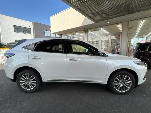 トヨタ ハリアー プレミアム アドバンスドP 宮城県 2014(平26)年 12.1万km ホワイトパールクリスタルシャイン ・ワンオーナー/・純正ナビ/（フルセグTV/CD/DVD/ブルーレイ/Bluetooth/AUX/USB）/・ドライブレコーダー/（CS-91FH)/・木目調パネル/・アイドリングストップ/・レーダークルーズコントロール/・前後コーナーセンサー/・ICS/・トラクションコントロール/・革ステアリング/・ステアリングスイッチ/・MTモード/・革シート/・前席シートヒーター/・D席メモリーシート/・電動リアゲート/・電動格納ミラー/・LEDライト/・フロントフォグランプ/・ISOFIX/・ETC/・バイザー/・リアプライバシーガラス/・フロアマット/・純正18インチアルミホイール/・フロアマット/・横滑り防止装置/・Wエアバッグ/ABS/・カーテンエアバッグ/・スマートキー/・プッシュスタート/・取扱説明書