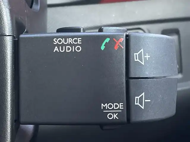 ルノー ルーテシア インテンス 三重県 2015(平27)年 11.3万km 赤 純正ナビ/ETC/Bluetooth/ドラレコ/純正17インチAW