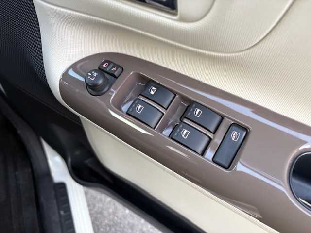 ダイハツ ムーヴ キャンバス G メイクアッフ SA Ⅱ 大阪府 2017(平29)年 6万km パールホワイトⅢ 純正ナビ　/フルセグ　/バックカメラ　/両側パワースライドドア　/衝突回避ブレーキ　/車線逸脱警報　/ドライブレコーダー　/ＥＴＣ　/プッシュスタート　/スマートキー　/ステアリングスイッチ　/オートライト　/電格ミラー